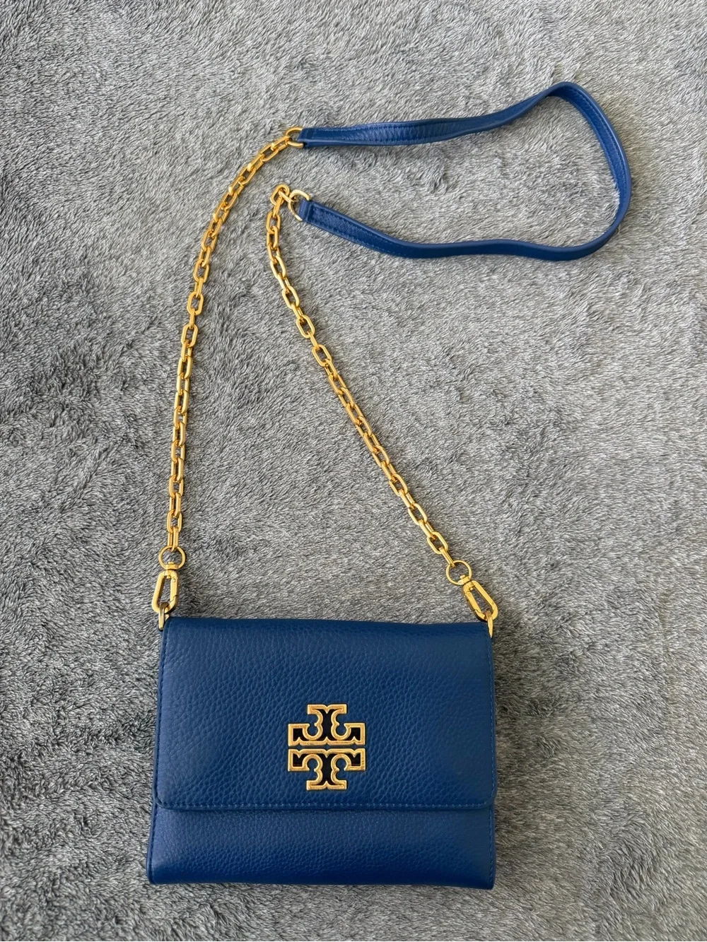 Tory Burch Britten Crossbody / Chain Shoulder Bag in Royal Navy